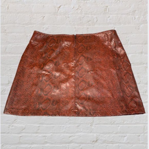 CURRANTS -- Mini-Skirt, Red and Black in Snake-Skin Print, NWT - Picture 3 of 10